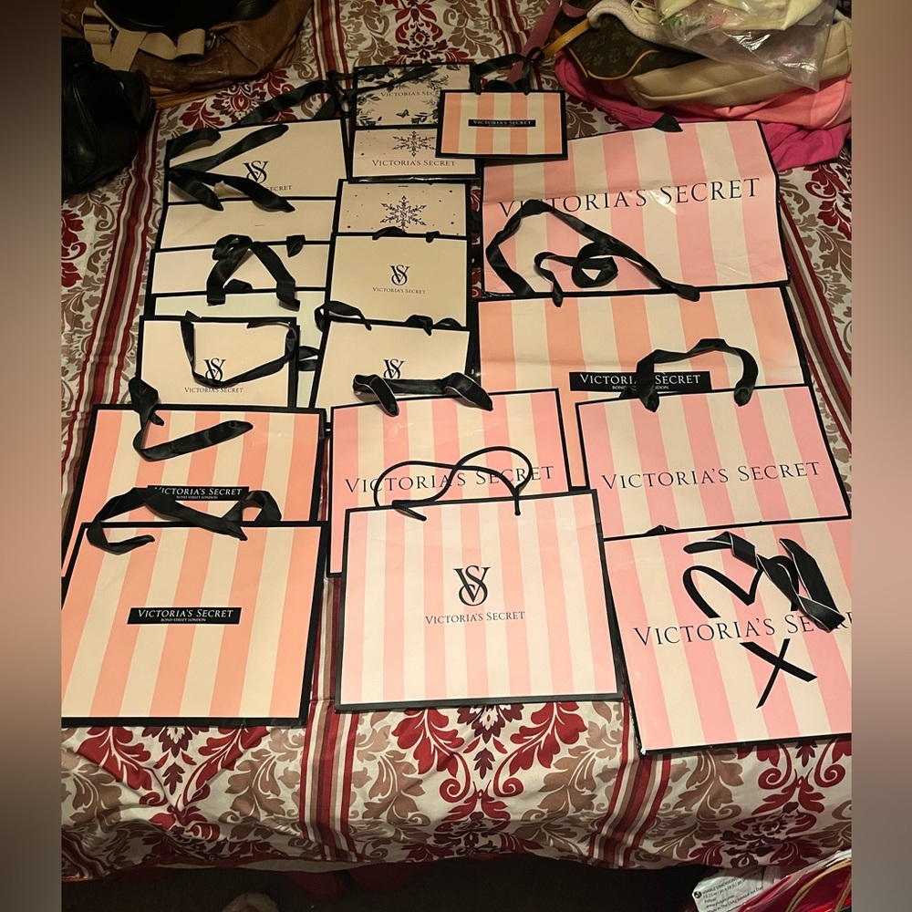 VICTORIA’S SECRET EMPTY SHOPPING BAGS various sizes
